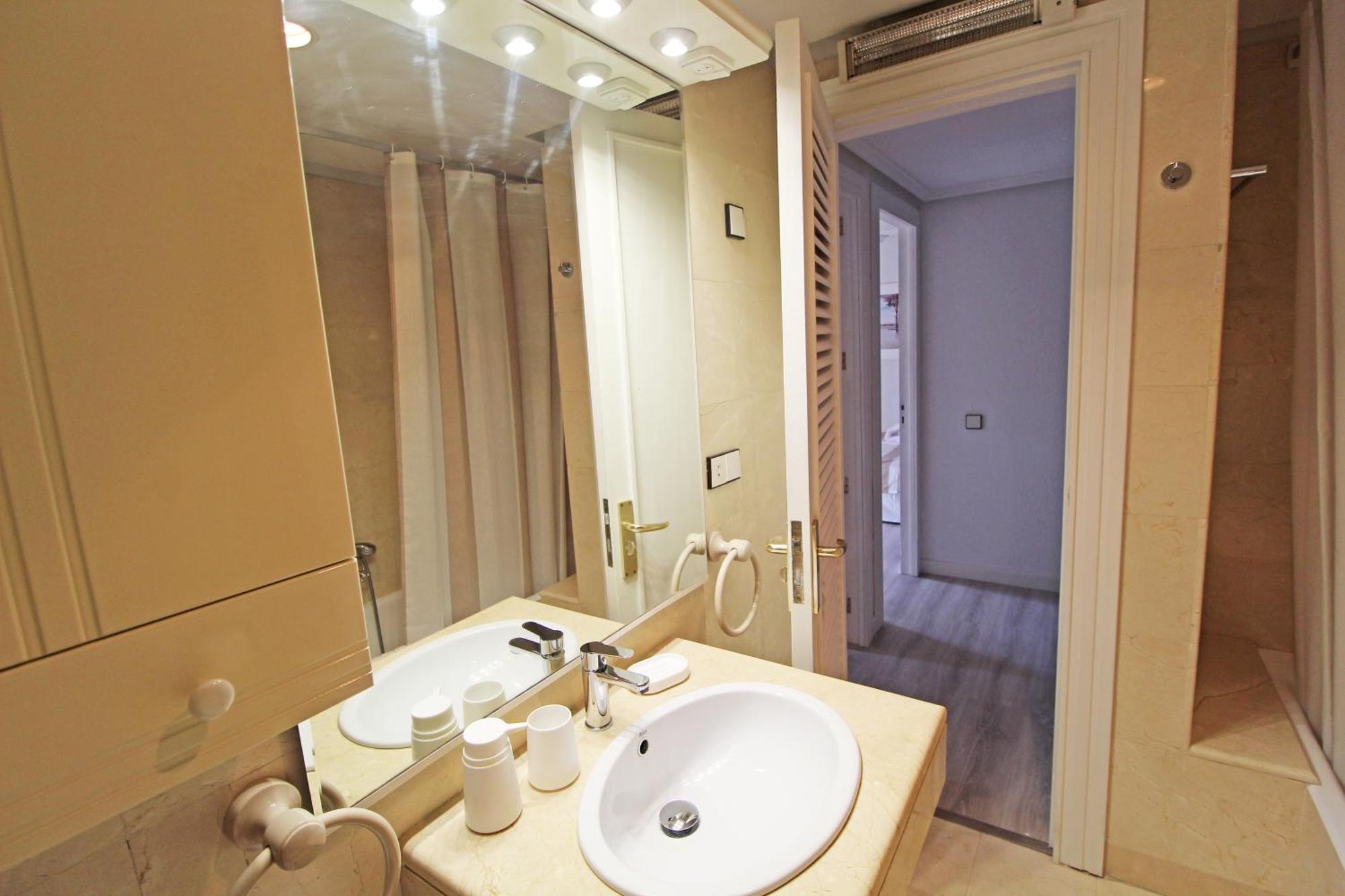 Castle Views. Terrace. Design Style. Ac. Wifi. Refurbished. Supercentric. Apartment Аликанте Екстериор снимка